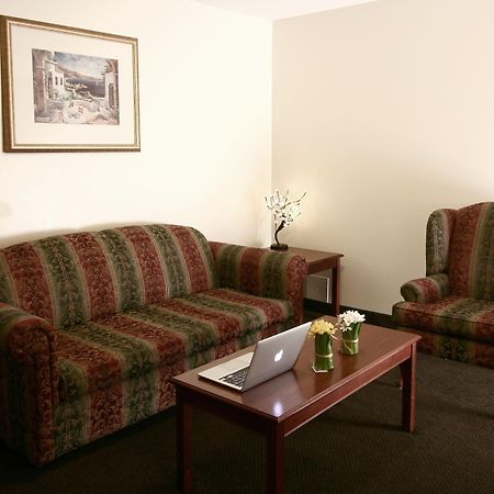 Foxwood Inn & Suites Drayton Valley Εξωτερικό φωτογραφία