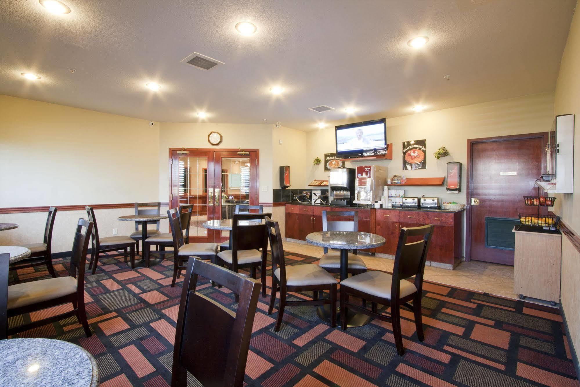 Foxwood Inn & Suites Drayton Valley Εξωτερικό φωτογραφία