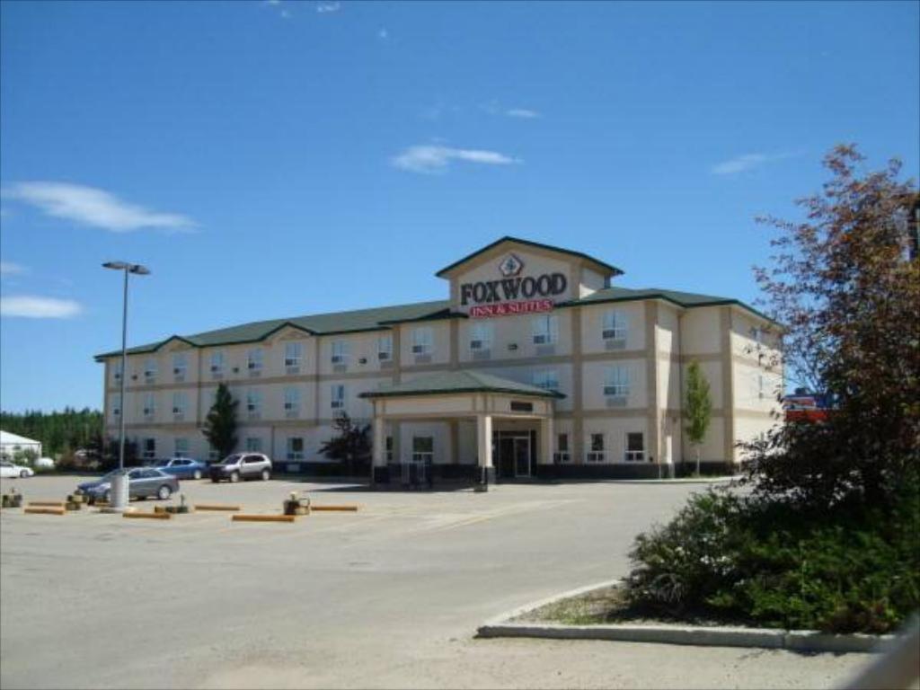 Foxwood Inn & Suites Drayton Valley Εξωτερικό φωτογραφία